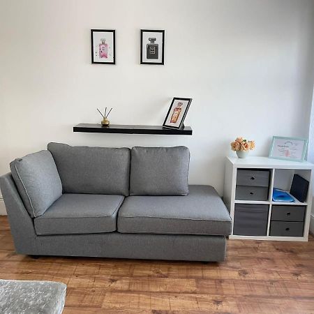 Large 3 Bedroom modern apartment close to central London Finchley Exterior foto