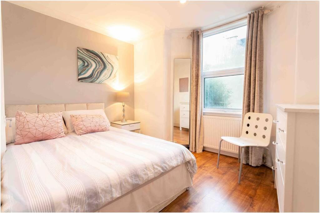 Large 3 Bedroom modern apartment close to central London Finchley Exterior foto