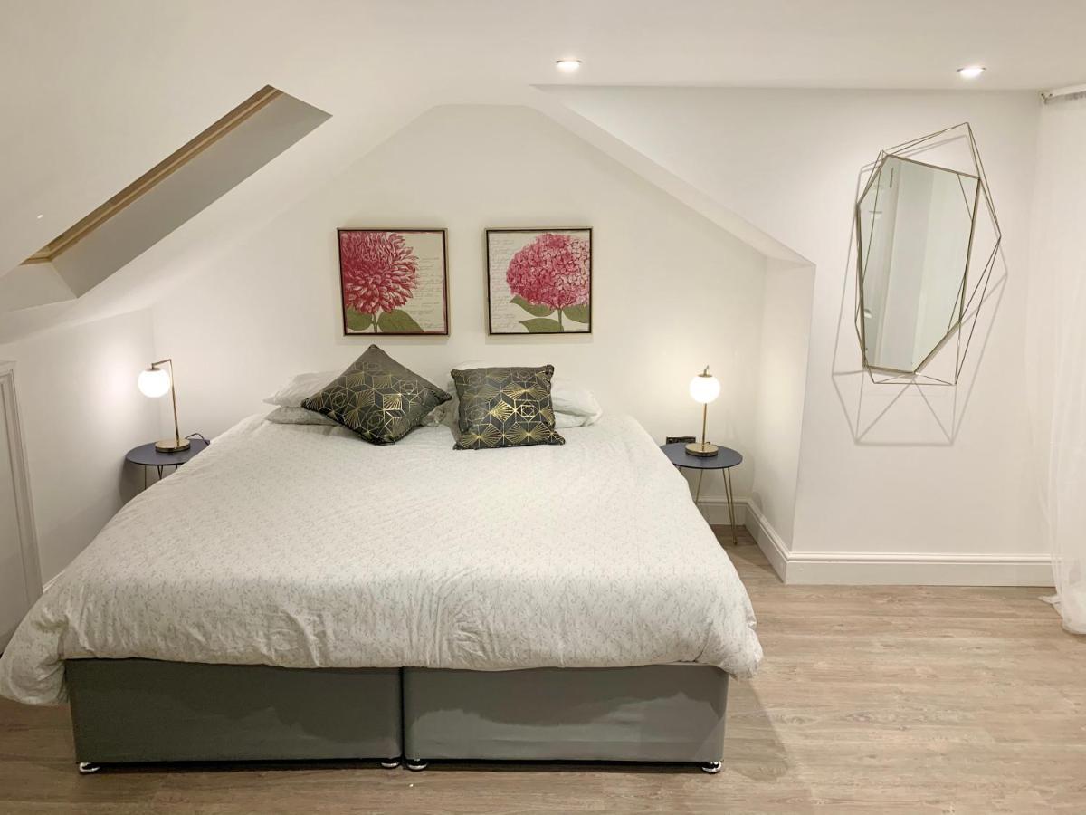 Large 3 Bedroom modern apartment close to central London Finchley Exterior foto
