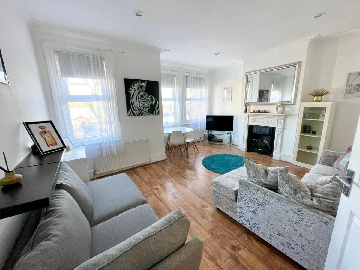 Large 3 Bedroom modern apartment close to central London Finchley Exterior foto